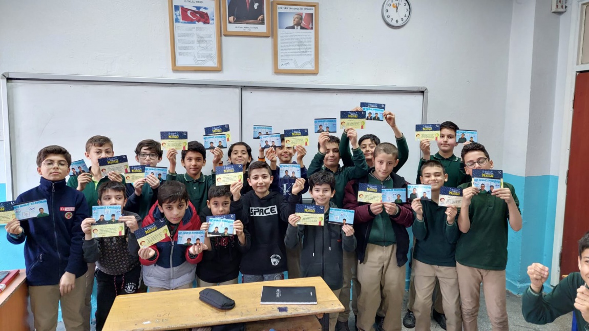 Vakti Kuşanmak Projesi Kapsamında Altıncı Sınıf Öğrencilerimiz Namaz Belgesi Kazandı